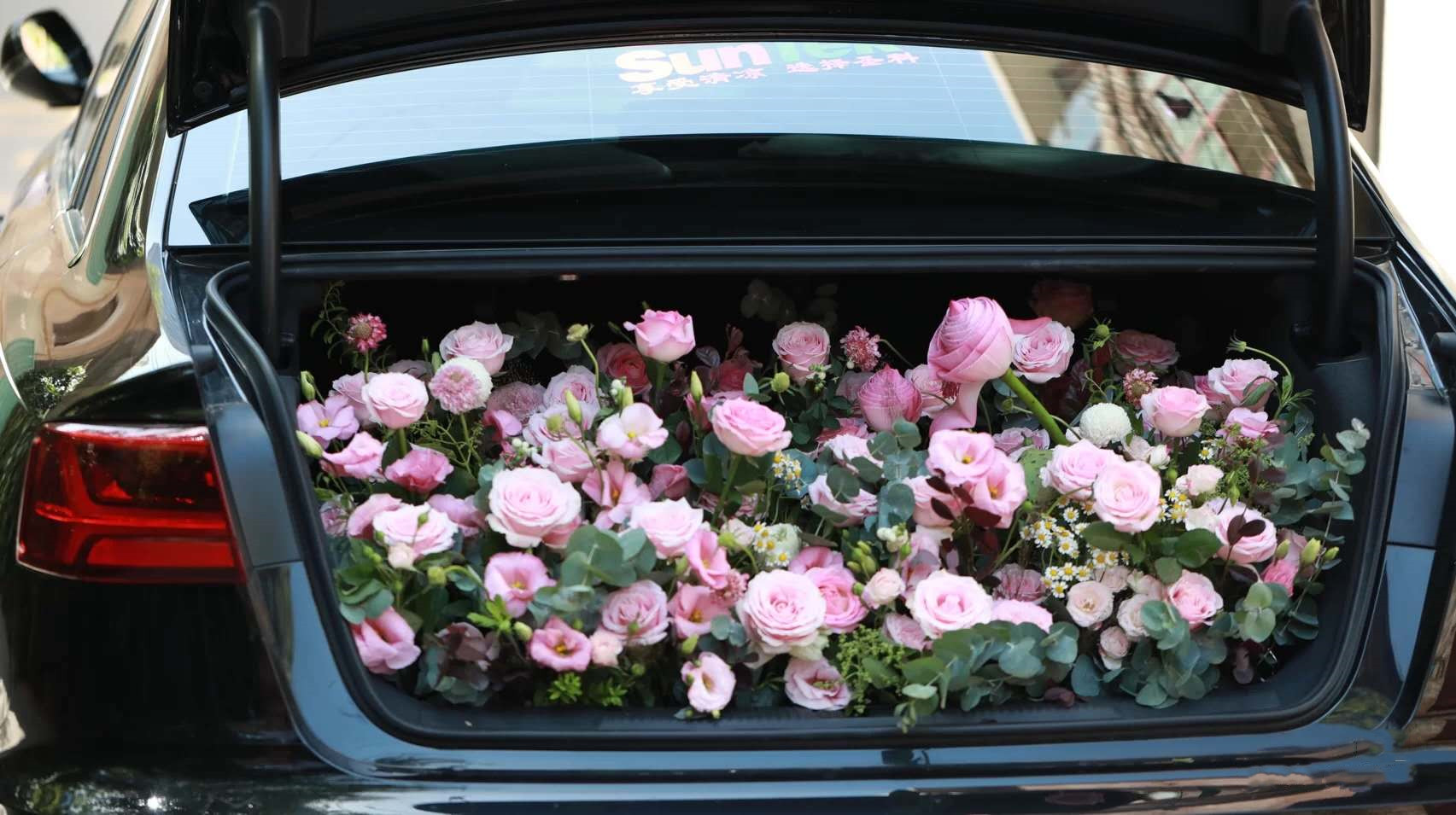 汽车车尾后备玫瑰鲜花速递南京同城告白求婚表白鲜花速递同城