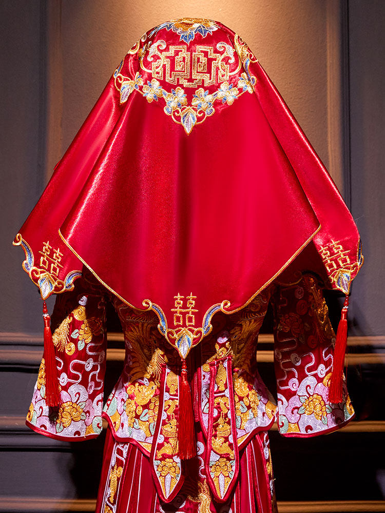 红盖头新娘结婚头纱中式秀禾复古红色绣花缎面头纱