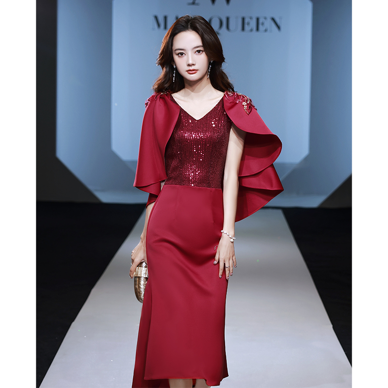 敬酒服新娘2021新款冬季酒红色惊艳小红裙轻奢高级感披肩晚礼服女