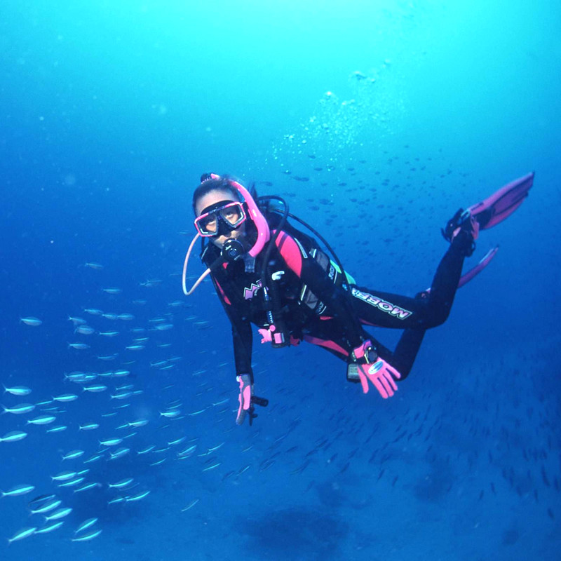 涠洲北海潜水岛船潜深海底珊瑚教练一对一酒店潜水