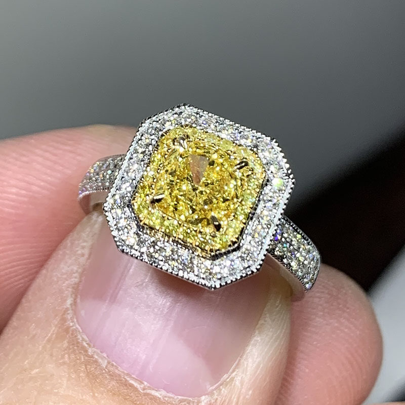 gia裸钻092克拉天然浓彩黄大戒si2枕形方钻荧光其他