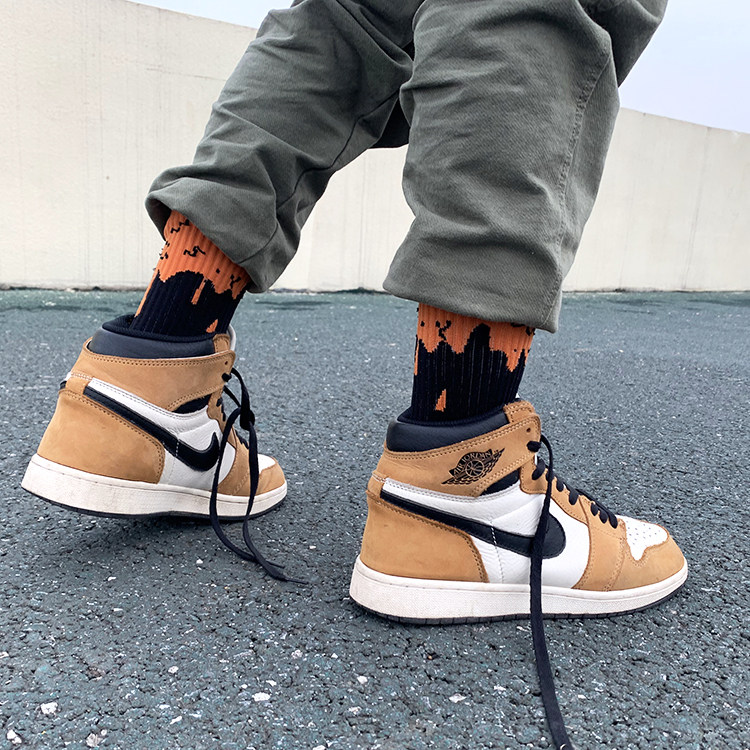 猪油扣碎搭配球鞋aj1袜子男中筒潮流个性长筒运动袜