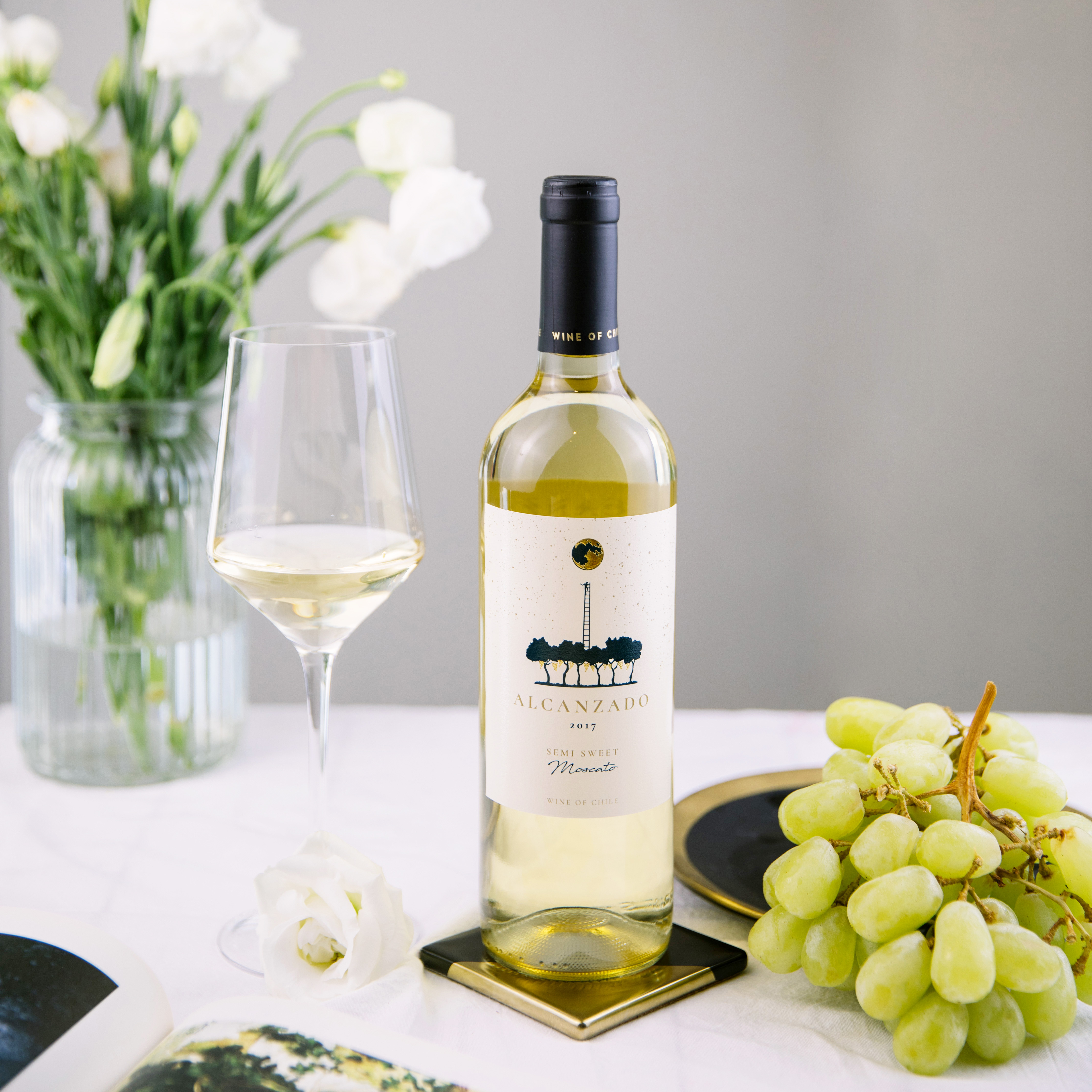 月半甜白葡萄酒气泡起泡莫斯卡托moscato网红少女干白静态葡萄酒