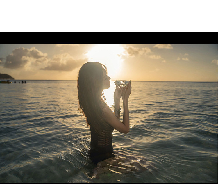 三亚韩版新款游泳衣女士性感连体显瘦遮肚三角连体泳衣