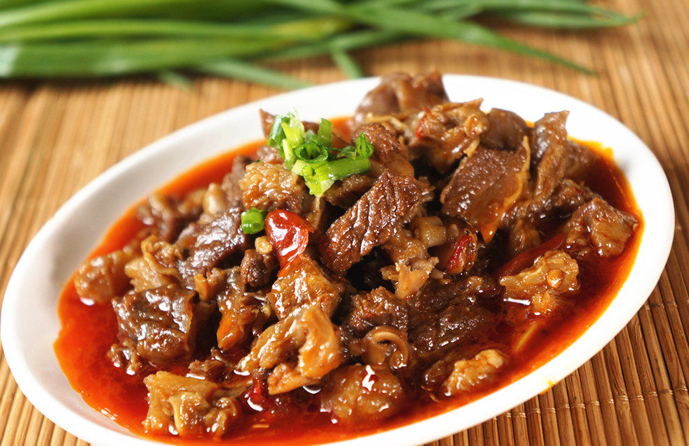 牛腩千般香辣牛筋腩熟冷冻调味加热即食萝卜牛腩