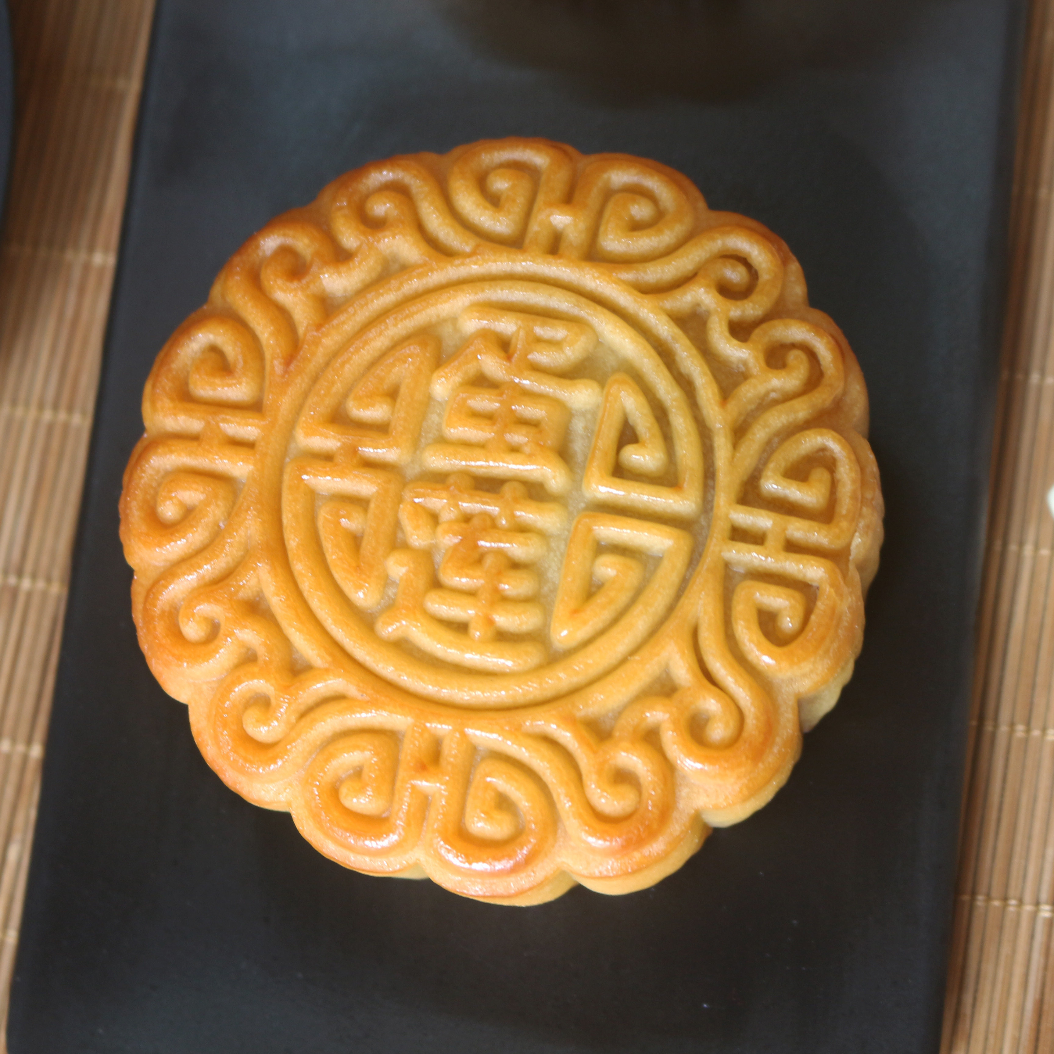 月饼广式中秋单黄白黄白莲蓉蛋黄散装新鲜5个月饼