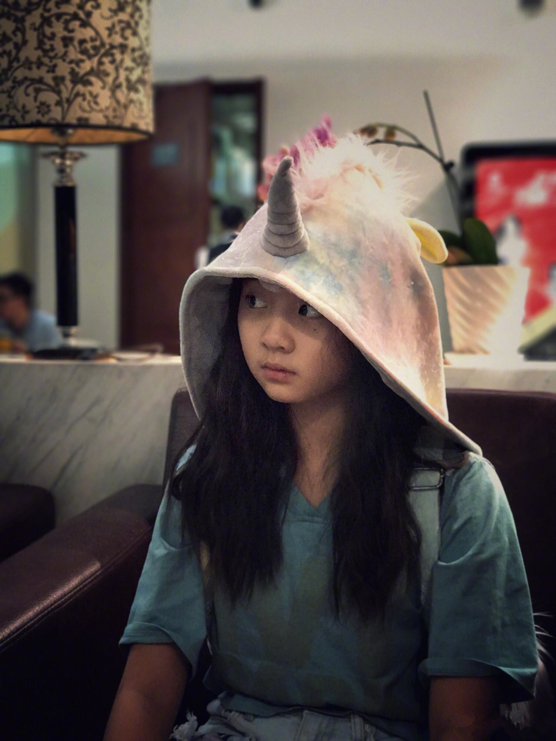 现货首发多多同款扎染独角兽连帽背包双肩包创意双肩背包