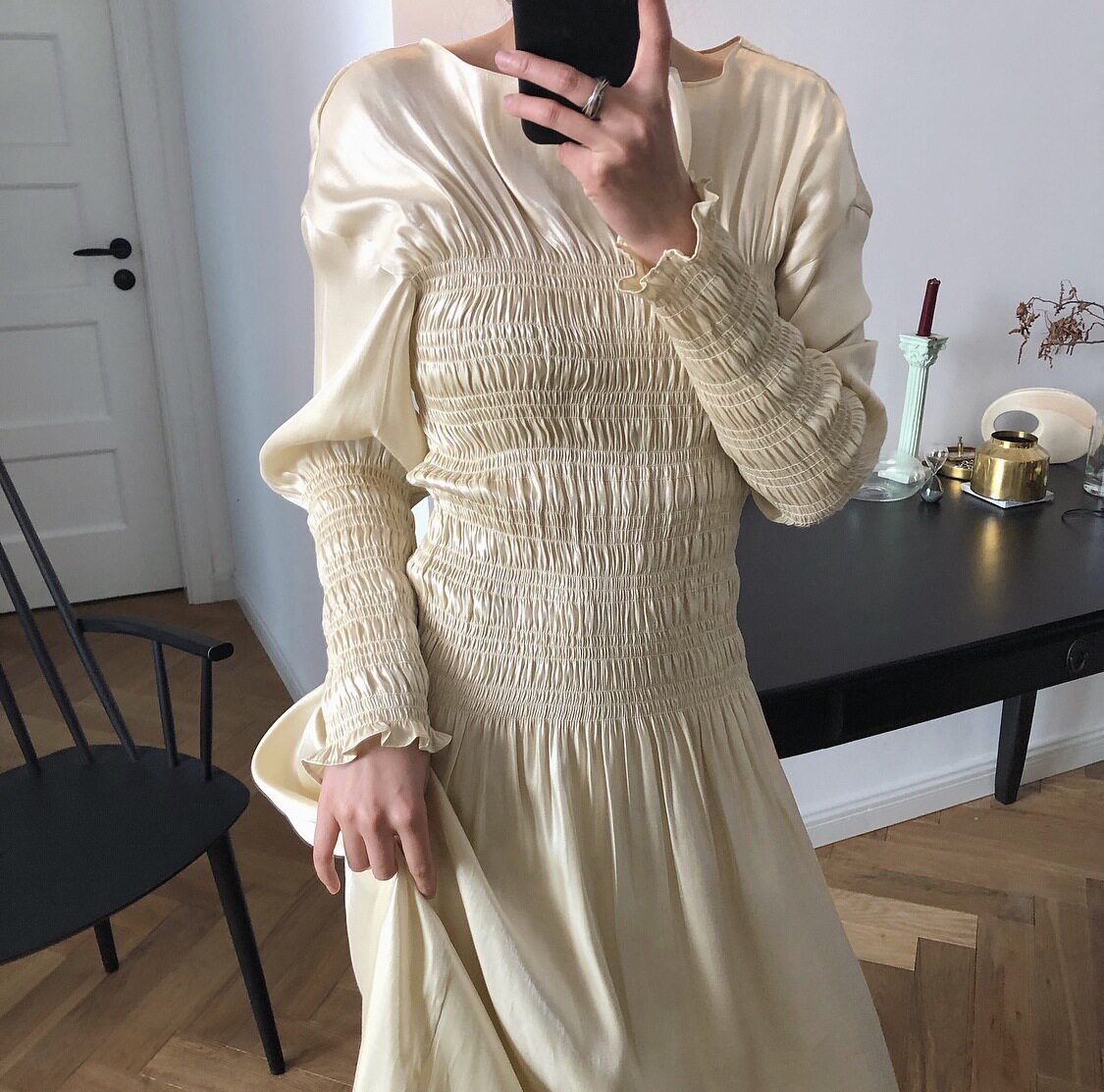 宫廷风连衣裙收腰褶皱缎面长裙2020春夏新款ins风气质显瘦丝光女