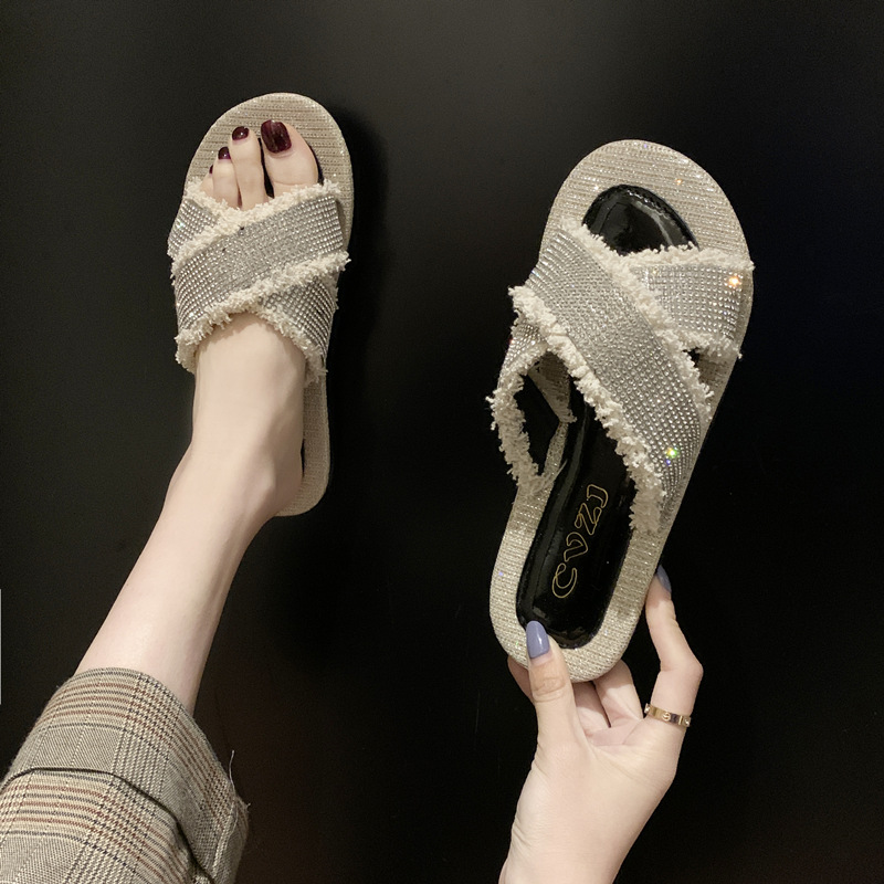 拖鞋女夏外穿2022新款网红ins潮水钻交叉平底沙滩时尚百搭凉拖鞋