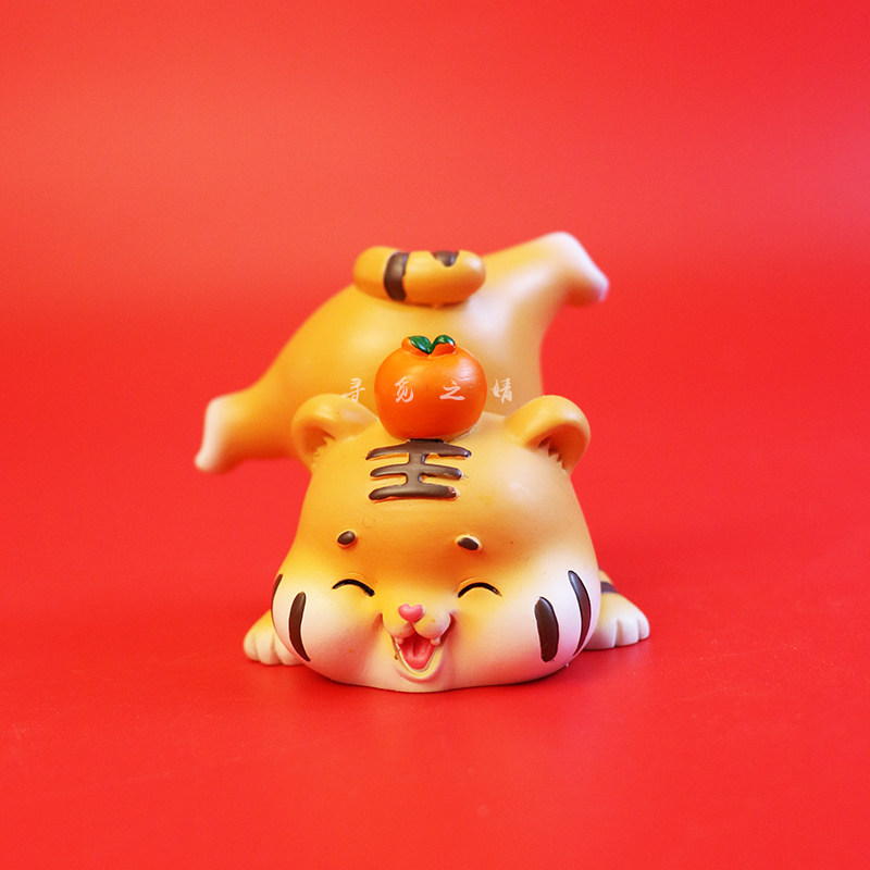 心有萌虎树脂摆件可爱卡通造型新年虎年饰品摆件