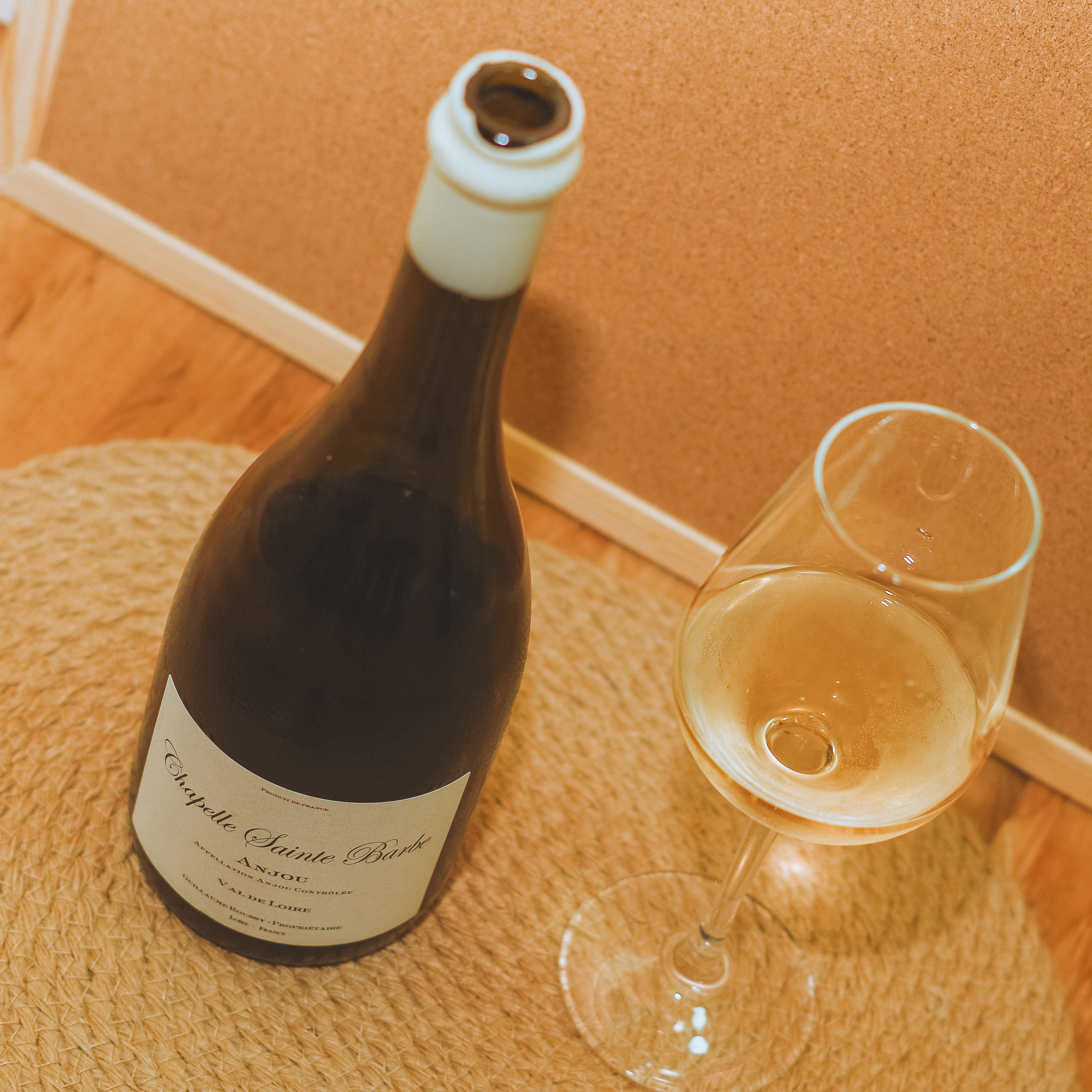 小酒馆热卖爽脆白葡萄酒蜡封安茹白诗南干白anjouchenin干白静态葡萄