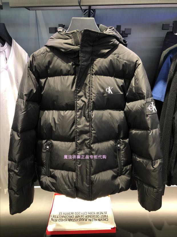CK Jeans 国内代购20秋冬新款男士连帽时尚加厚羽绒服 J317665