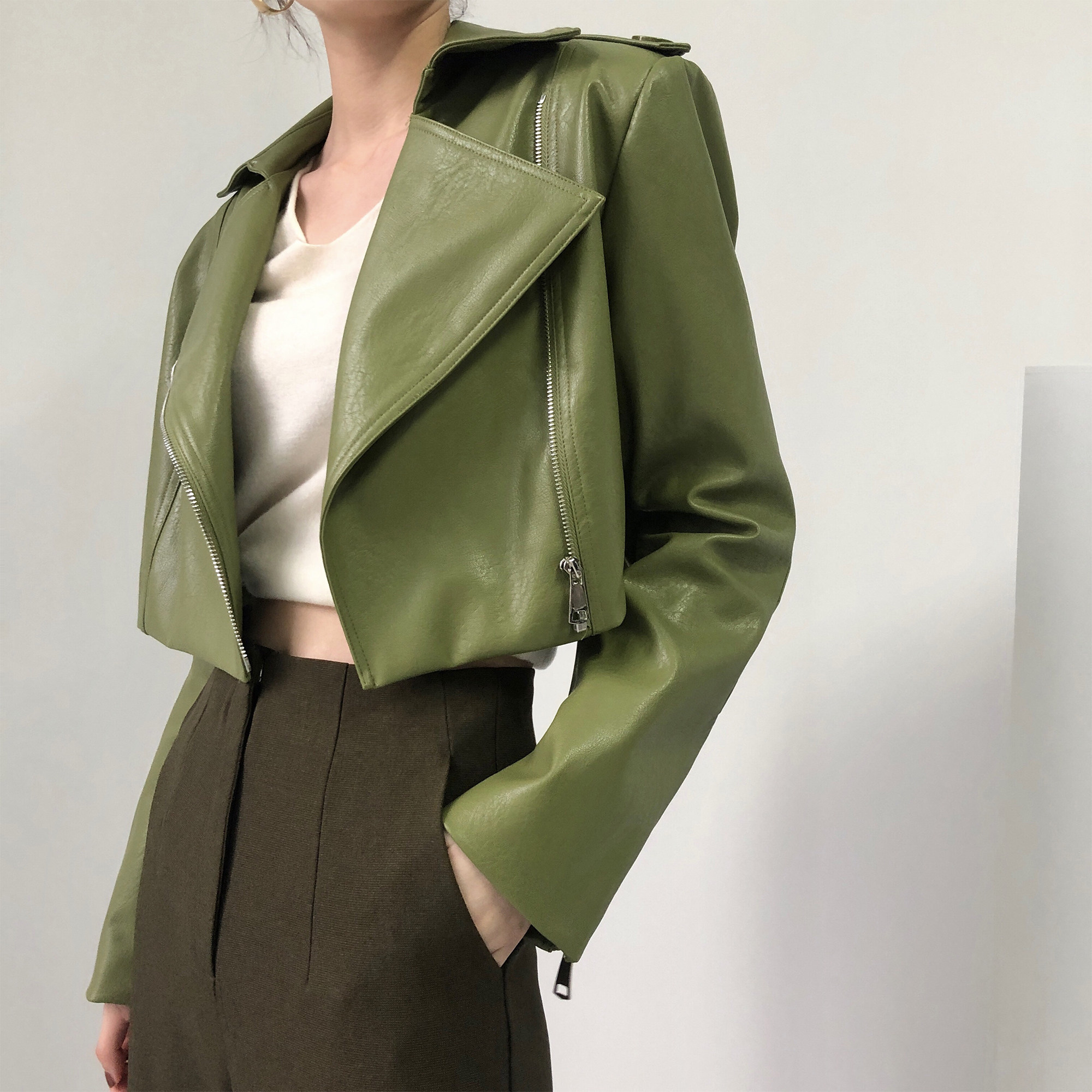 zhouyi皮衣外套2020年新款秋季短款机车小个子绿色皮衣