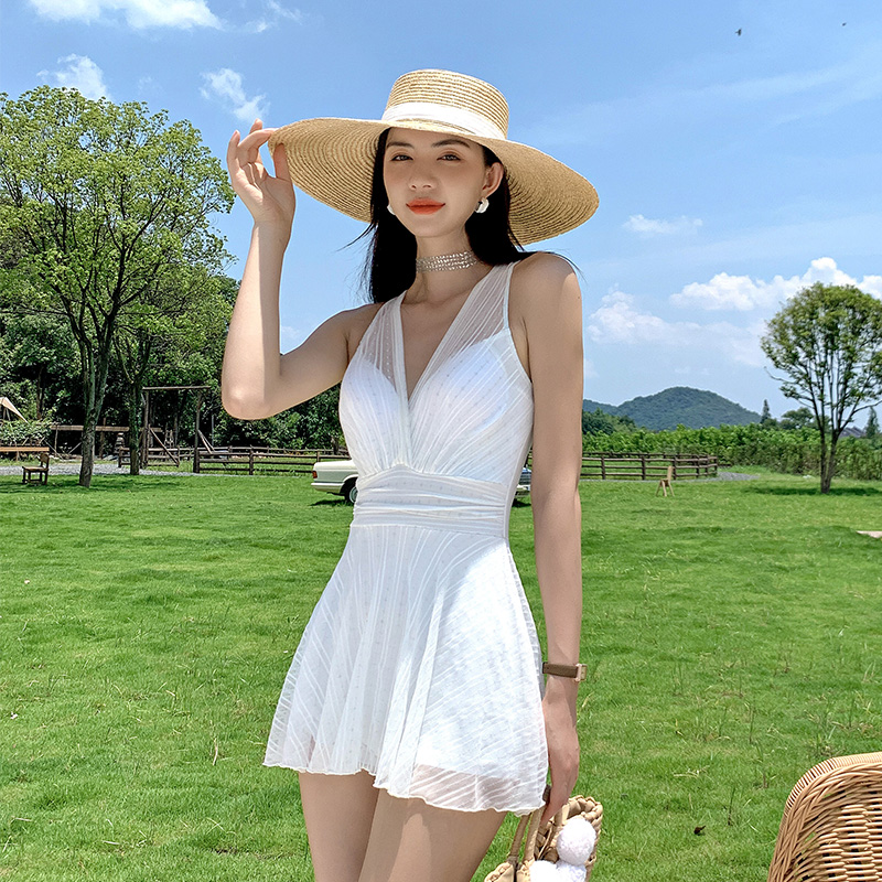 小小海豚泳衣女夏遮肚显瘦连体裙泳装保守2022新款白色海边游泳衣