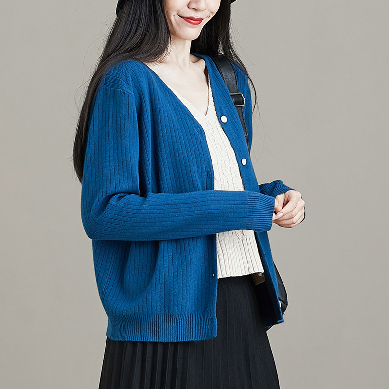 毛衣开衫女春秋款宽松外穿打底短款v领系扣慵懒风文艺蓝色