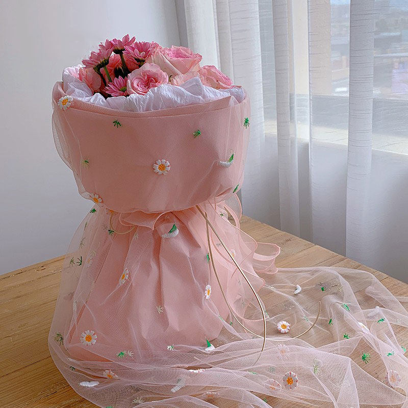 刺绣小雏菊网纱小香风花束包装纸拍摄背景花艺材料花艺纱网