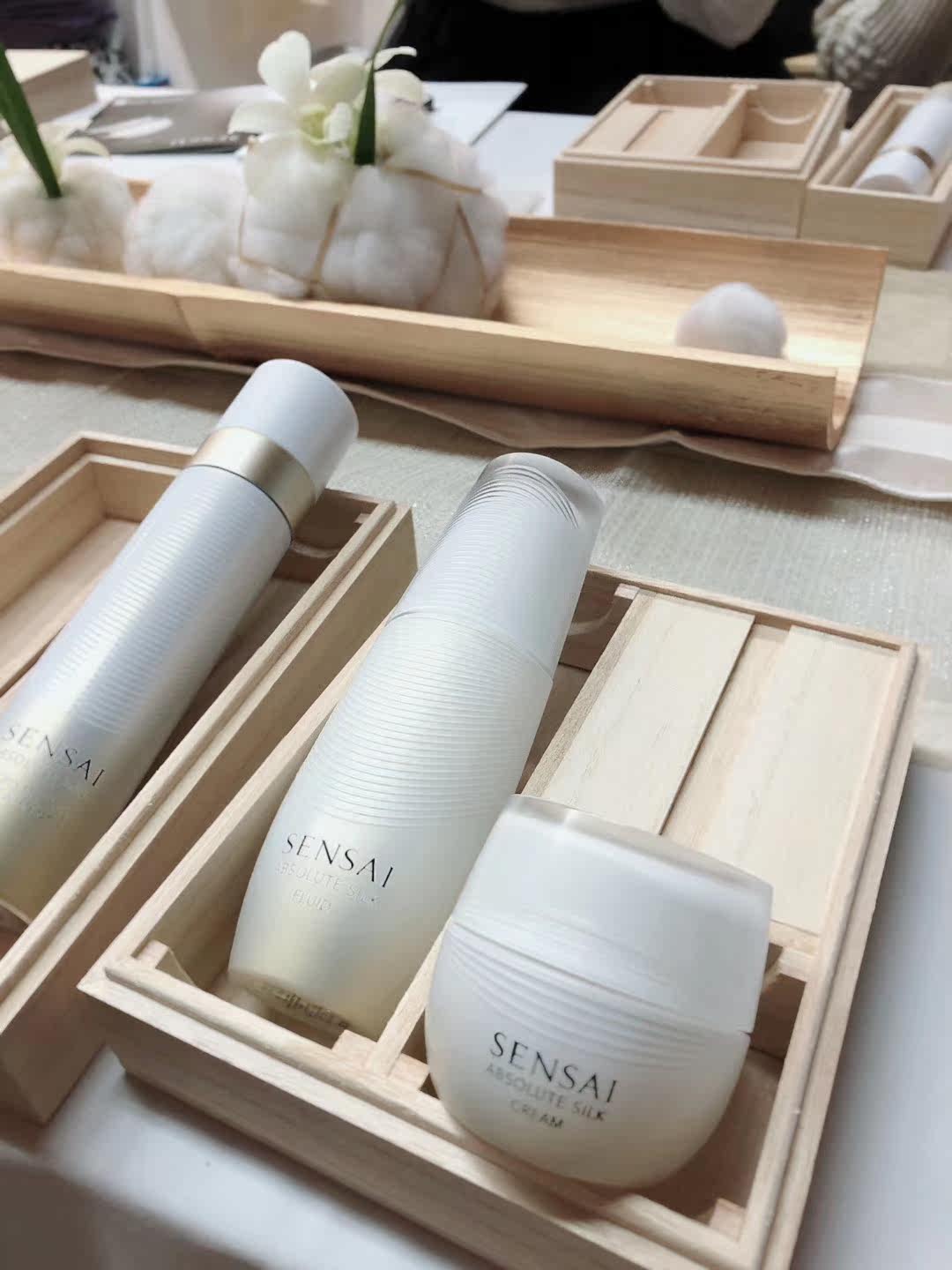 yu定日日本嘉娜宝sensai蚕丝精华保湿面霜小石乳液