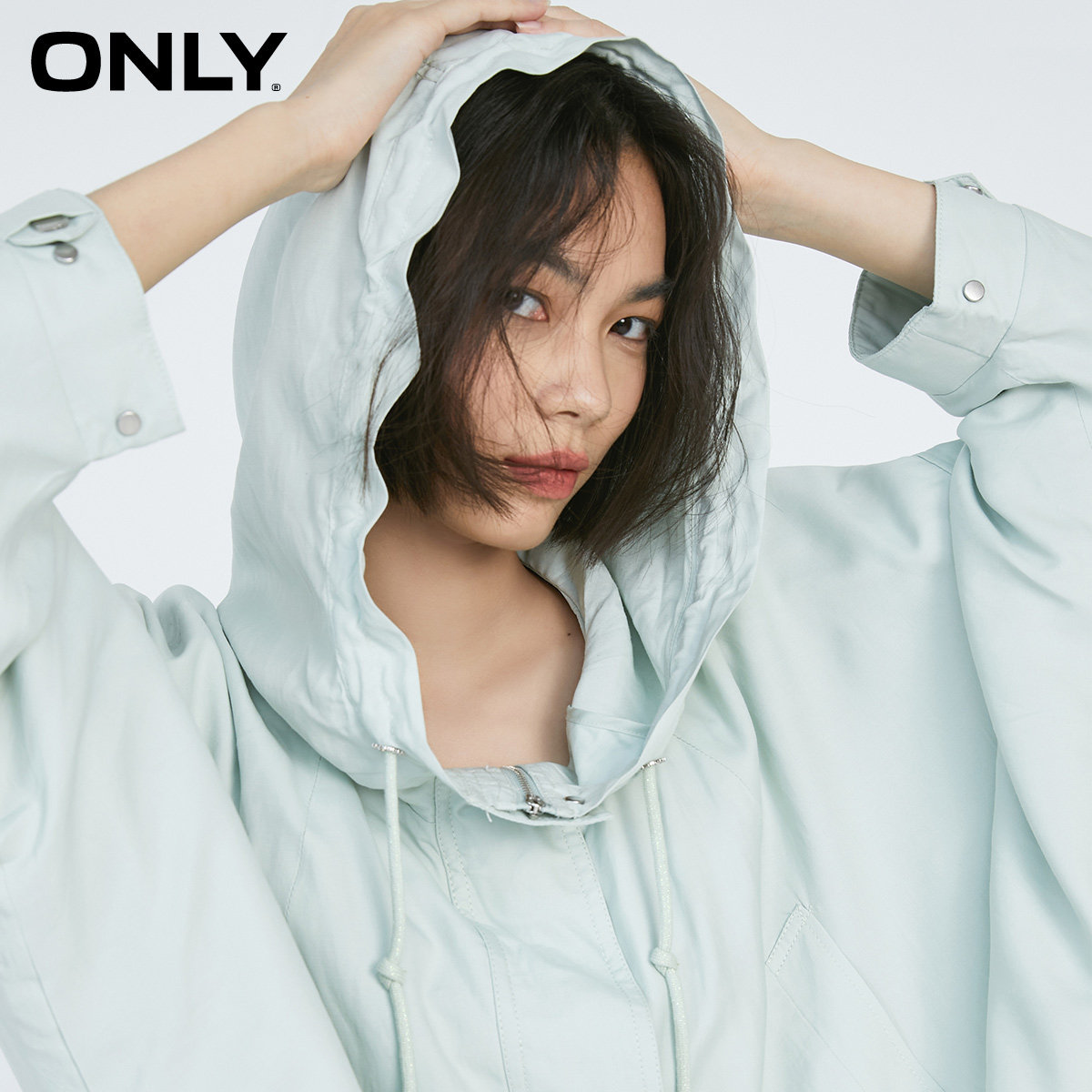 only2021夏季新款时尚休闲连帽蝙蝠宽松短款风衣121136055风衣