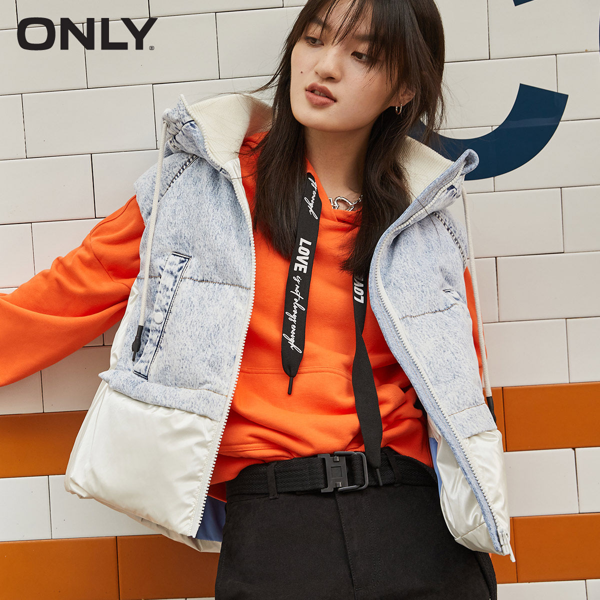 only2020冬季新款撞色连抽绳短款马甲羽绒服120452006羽绒服