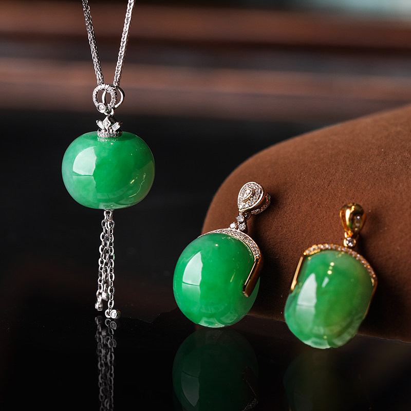 镶嵌挂件路路通翡翠设计金镶嵌18k满绿珠宝吊坠颈饰