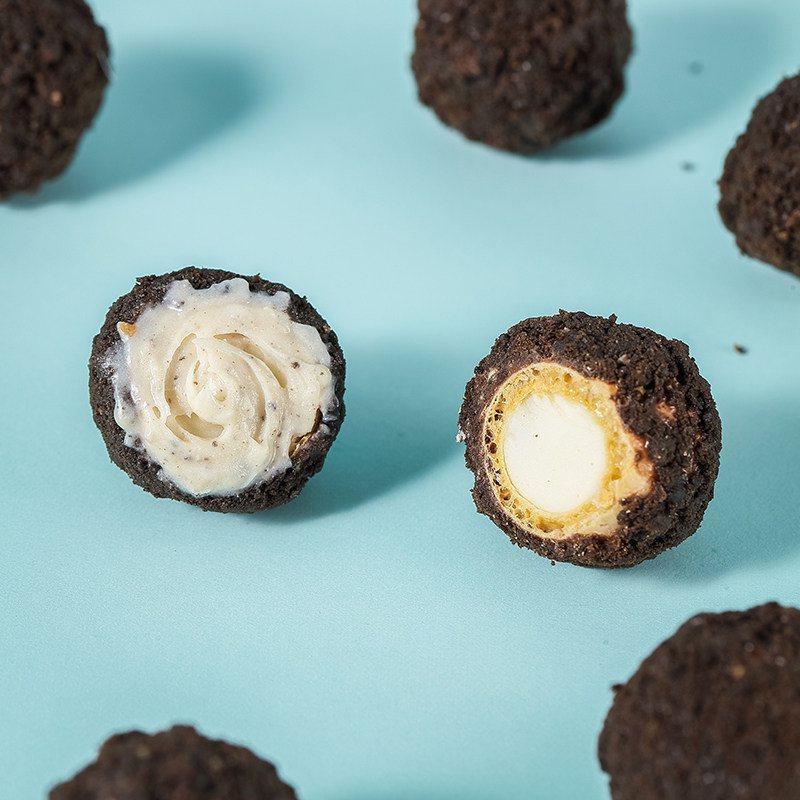 肉豆香味辣味手撕牛肉干办公室网红零食夹心饼干