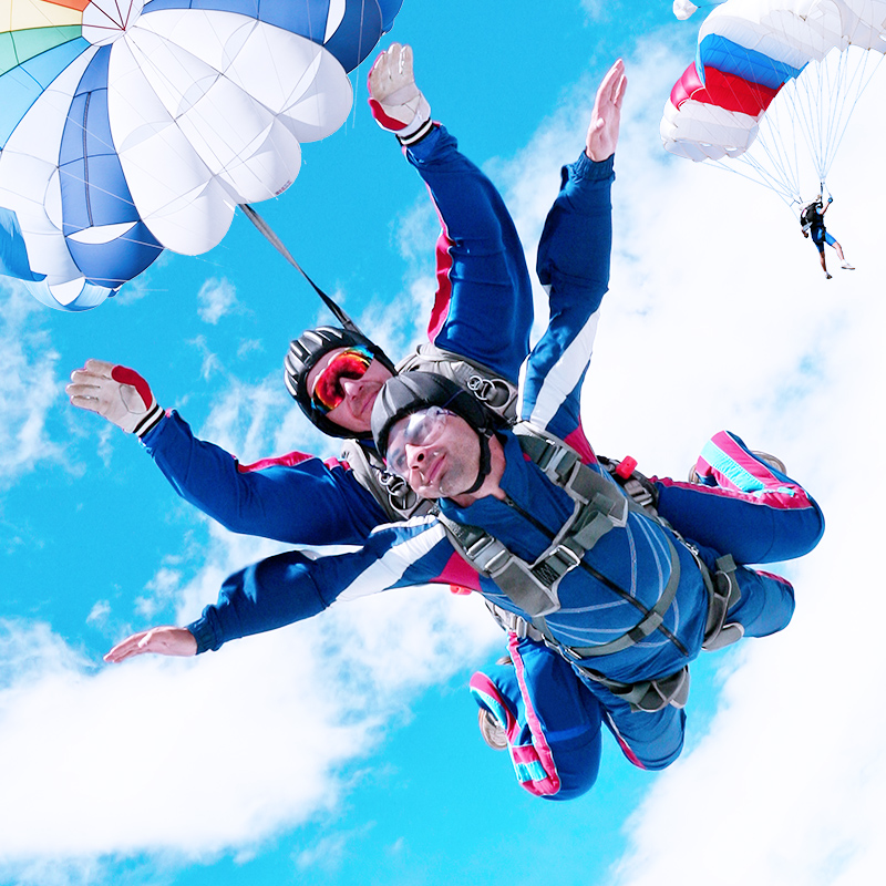 中国国内跳伞浙江安吉天子湖高空跳伞美国专业双人跳伞专业教练