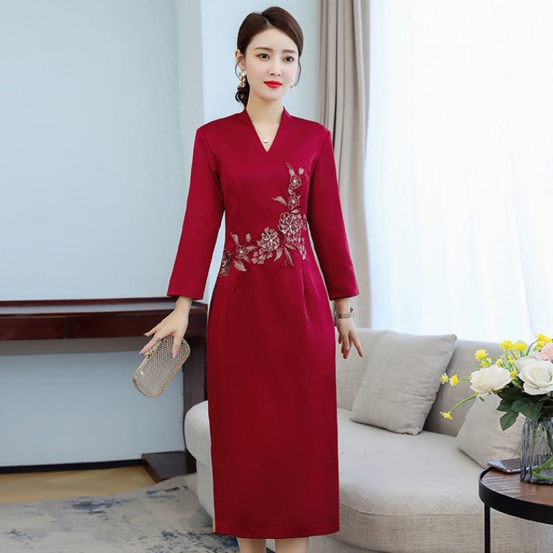 妈妈婚礼礼服2020秋冬款高贵洋气过年喜庆女装喜婆婆婚宴装连衣裙