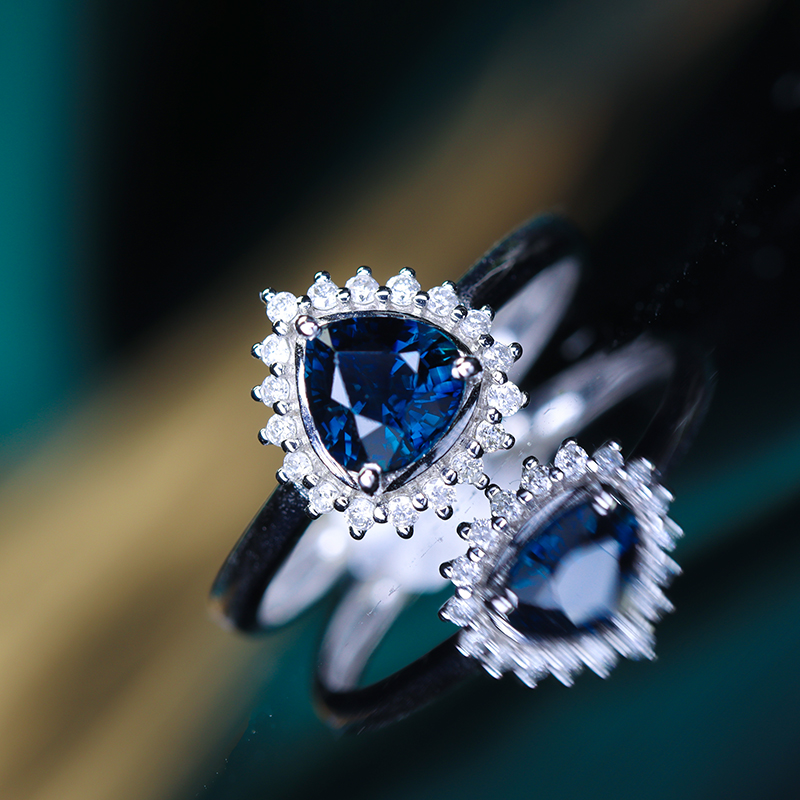 八通宝玉轻奢时尚水滴天然蓝宝石戒指1ct18k手饰