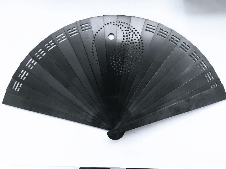 王氏新款铁扇扇子八卦太极两仪扇黑色纯金金属太极扇