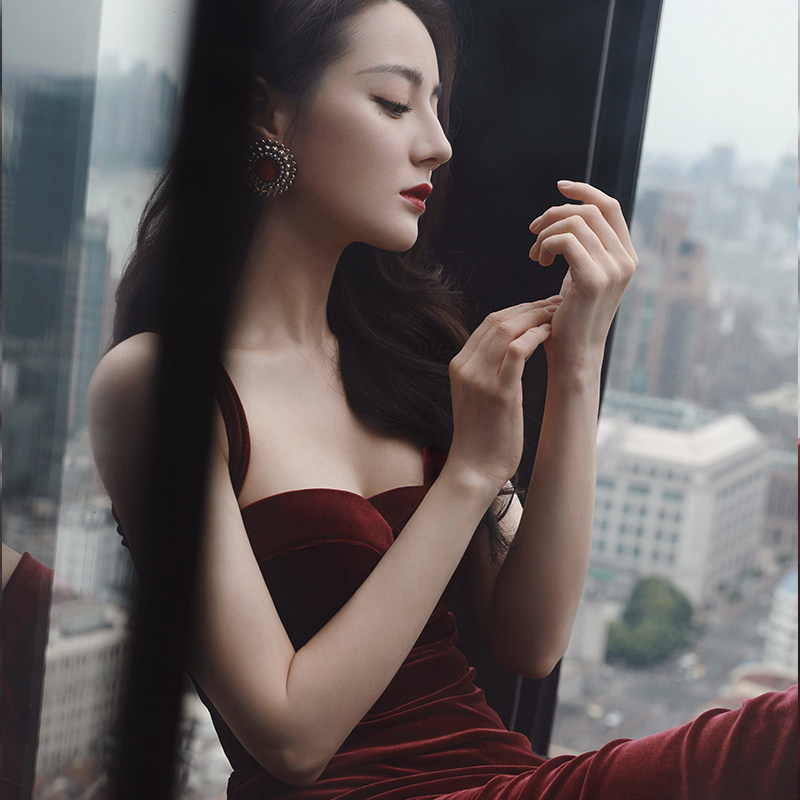 迪丽宴会聚会丝绒露肩性感日常性日常热巴敬酒礼服