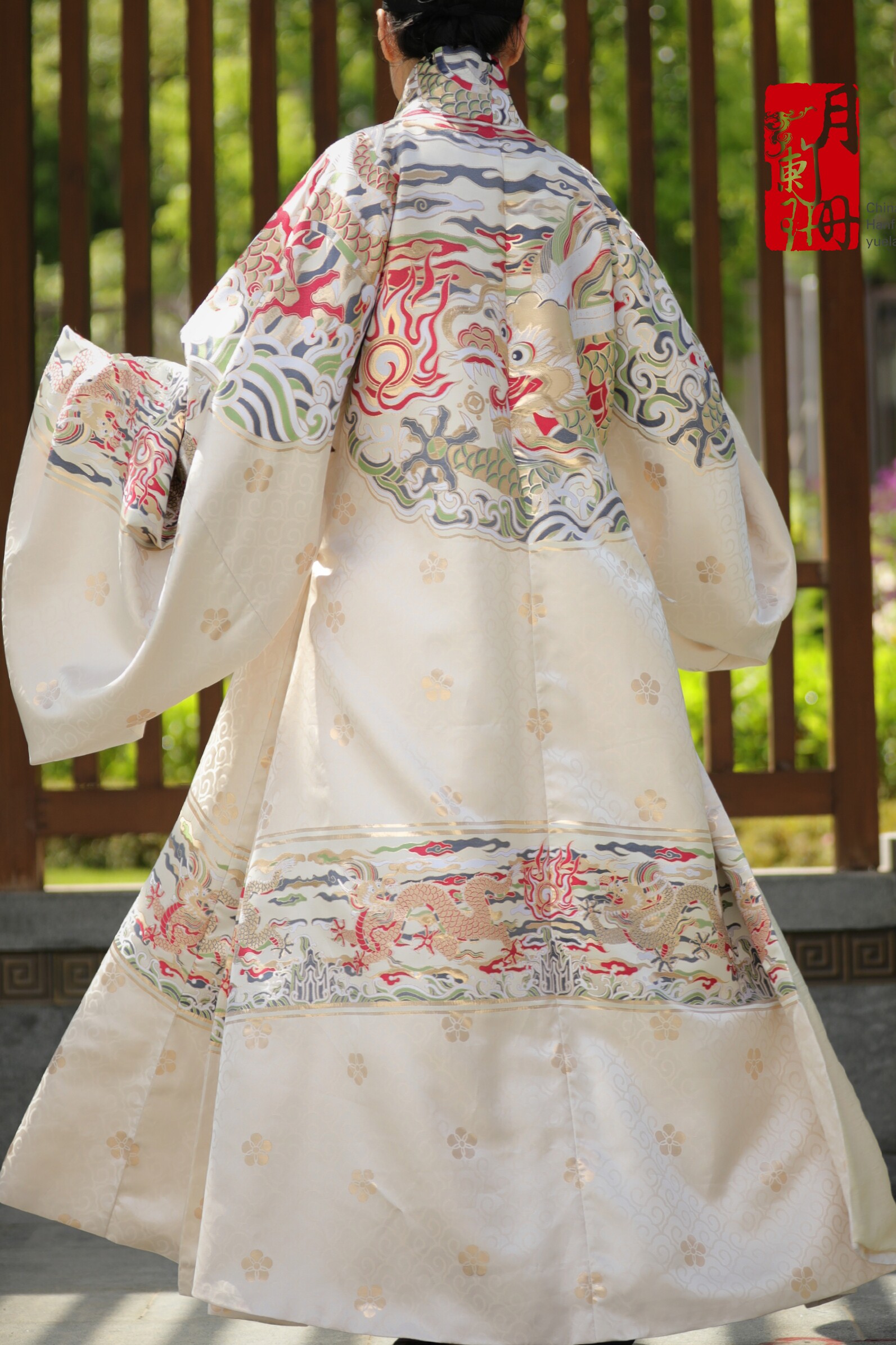 展示宝地圆领道袍贴里曳撒明制妆花龙纹金原款汉服