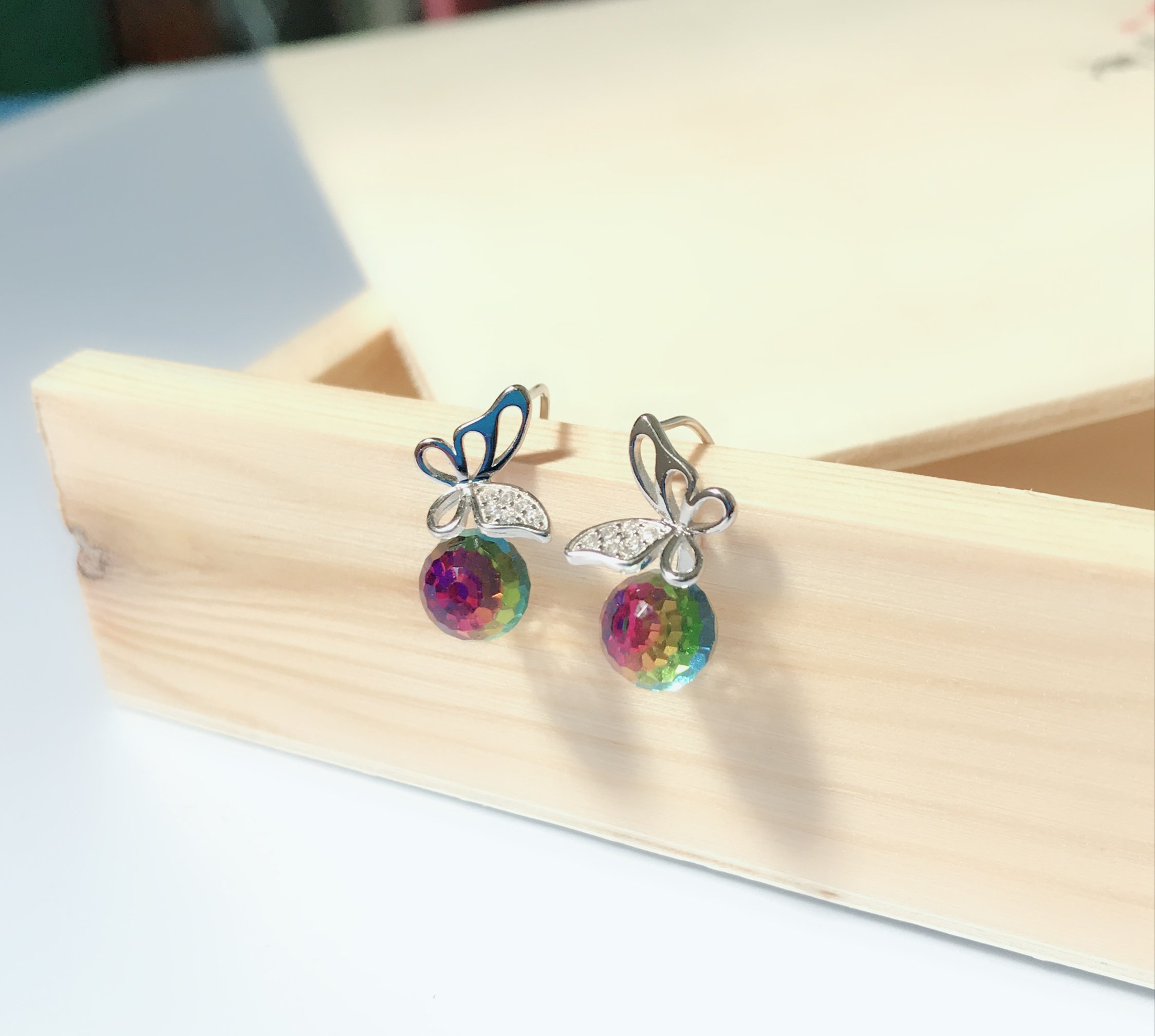 s925银饰正生蝴蝶幻彩彩珠耳钉纯银耳环过敏耳钉