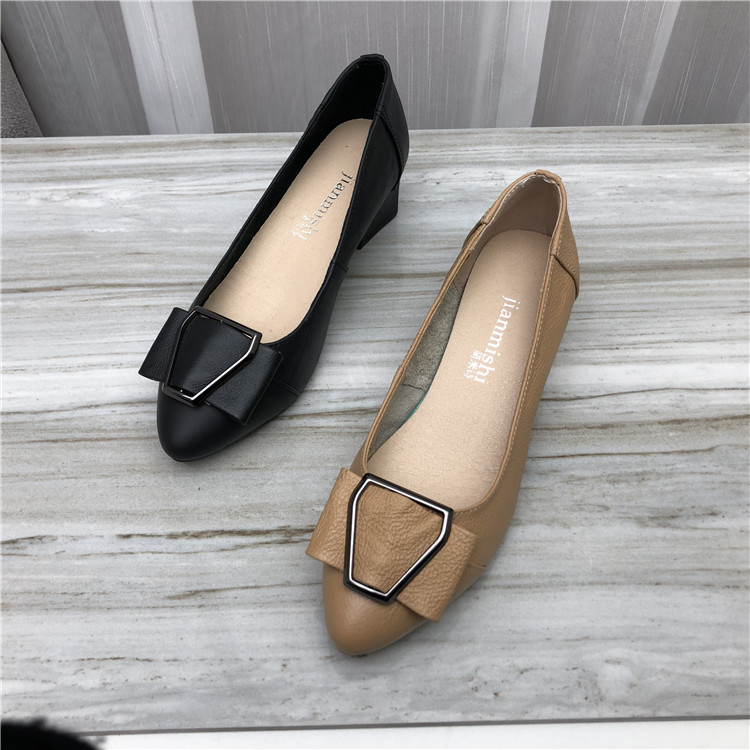 断码真皮女鞋一脚蹬女单鞋2020新款粗跟浅口尖头皮鞋牛筋底高跟鞋