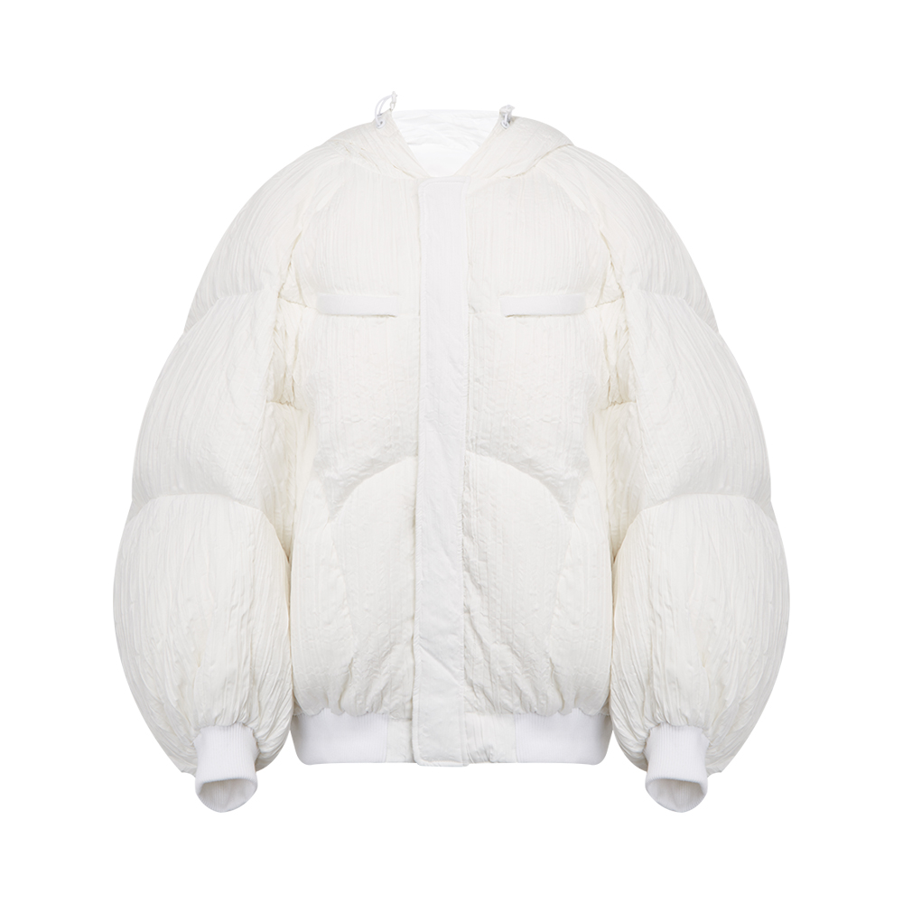chenpengldn白色灰色褶皱面料宽松饱满款式羽绒服