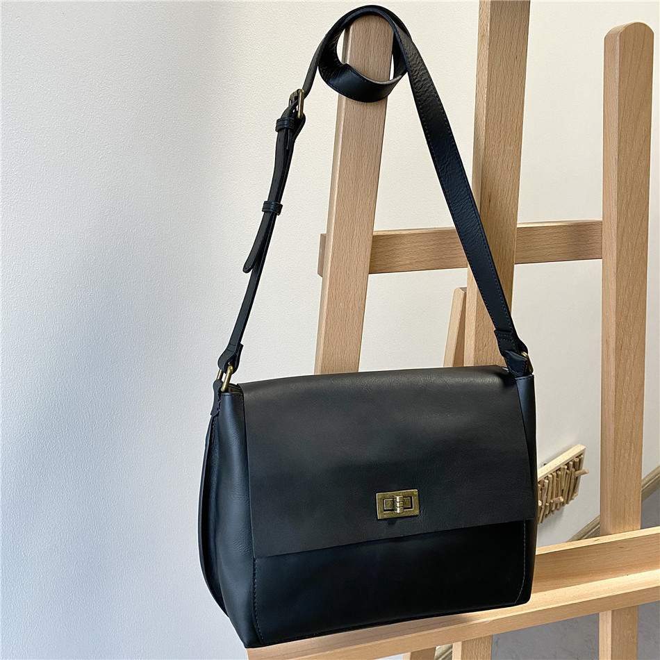 真皮轻奢邮差包包女斜挎包高级感ol通勤包大容量休闲气质上班包包