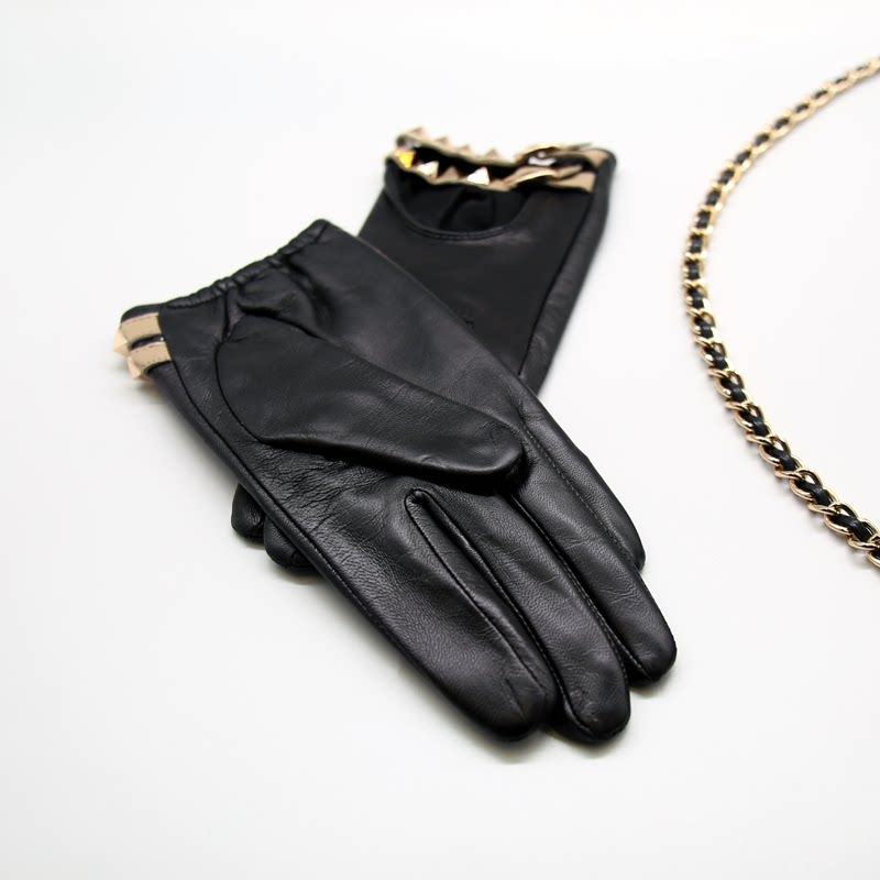 手套春季新款羊皮真皮女薄款保暖修手时尚铆钉手套