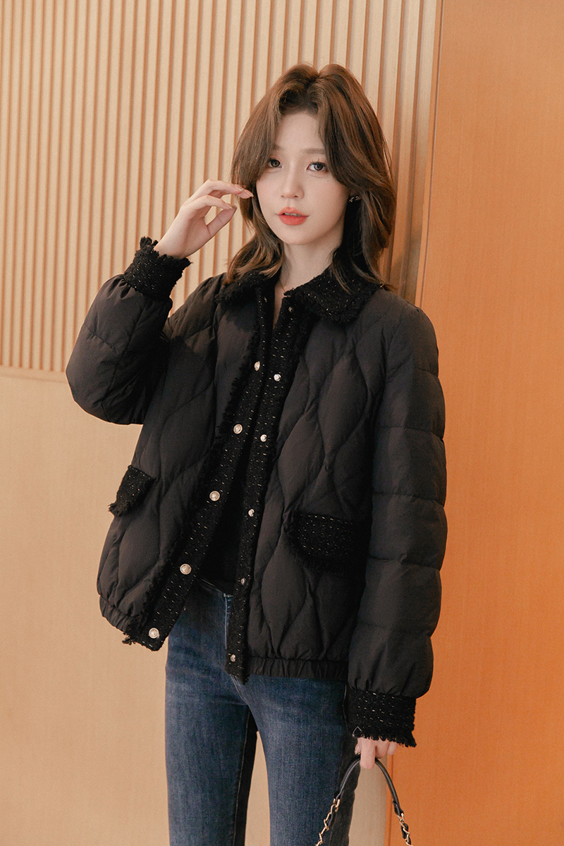 爱打扮(www.idaban.cn)，小谷粒白鸭绒羽绒服女2022冬季新款小香风上衣设计感黑色保暖外套