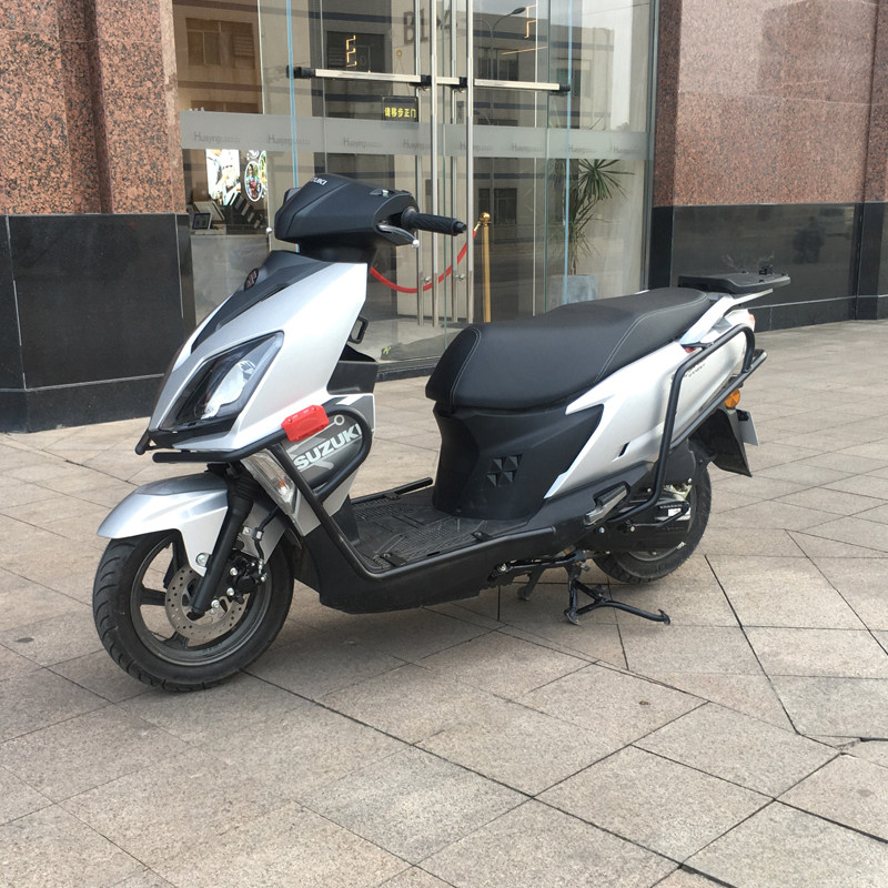 适用于轻骑铃木uy125保险杠踏板车前后保护碳钢加厚摩托车保险杠