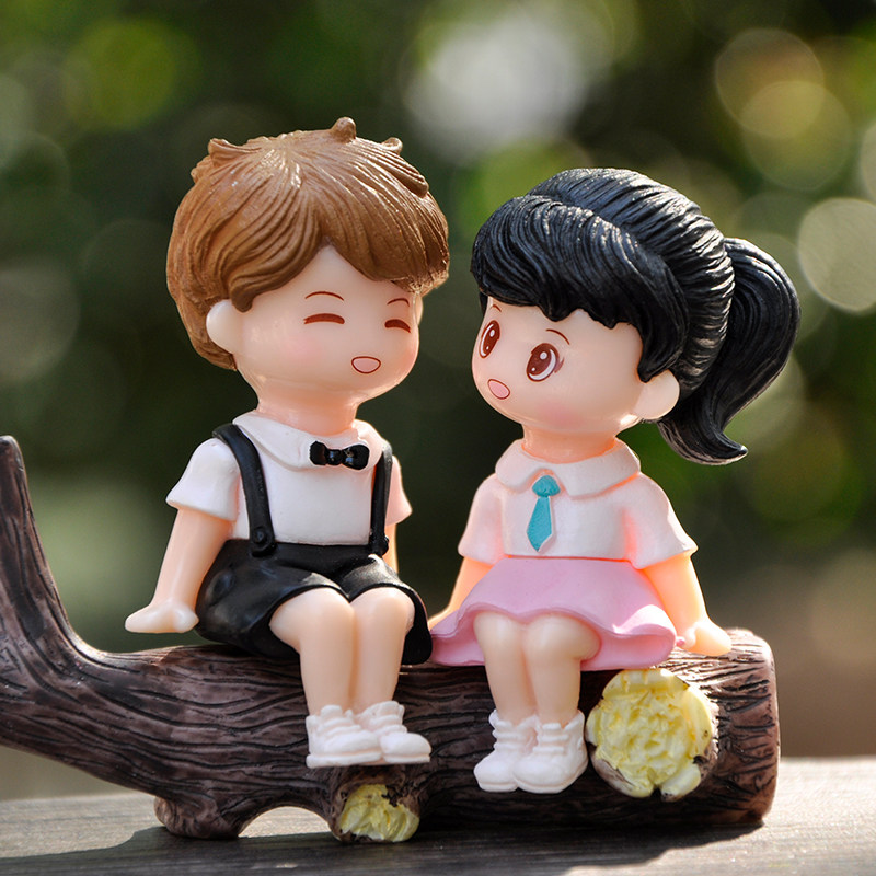 新品校服礼服情侣模型手办创意坐姿男孩女孩人偶潮玩盲盒