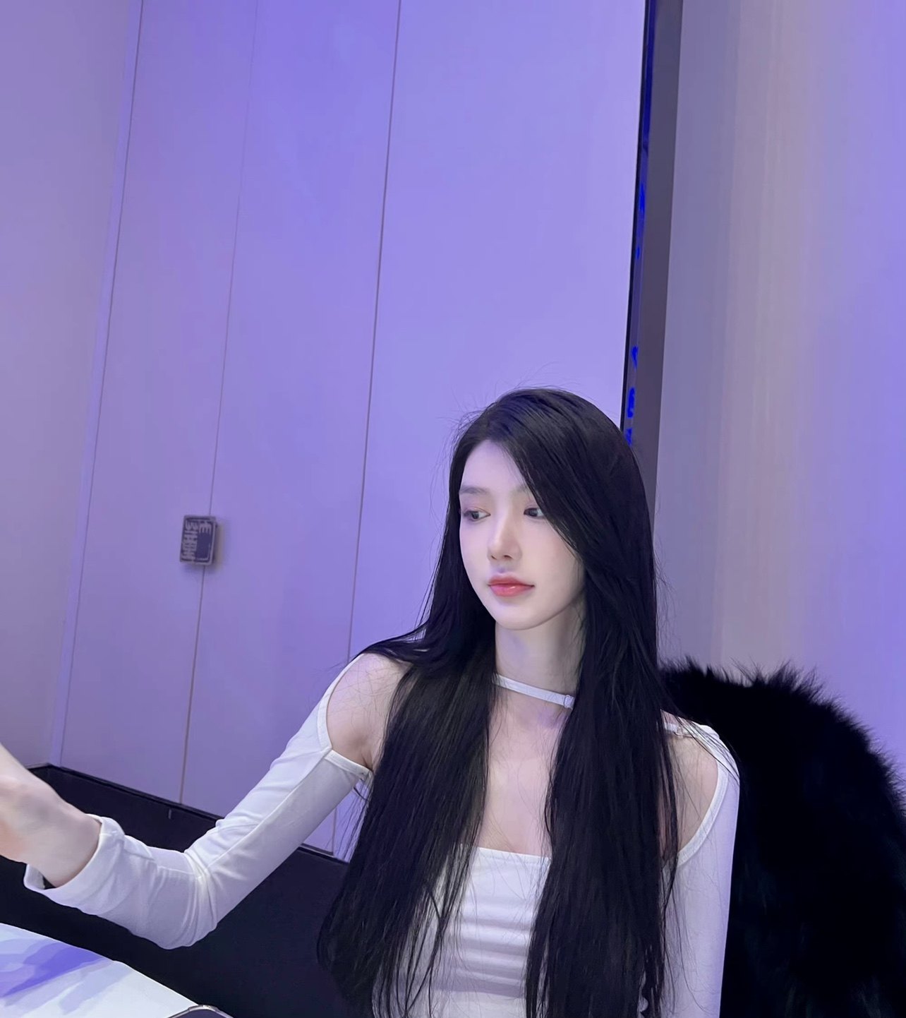 江南美人纯欲解构剪裁露肩长袖百搭辣妹套头t恤