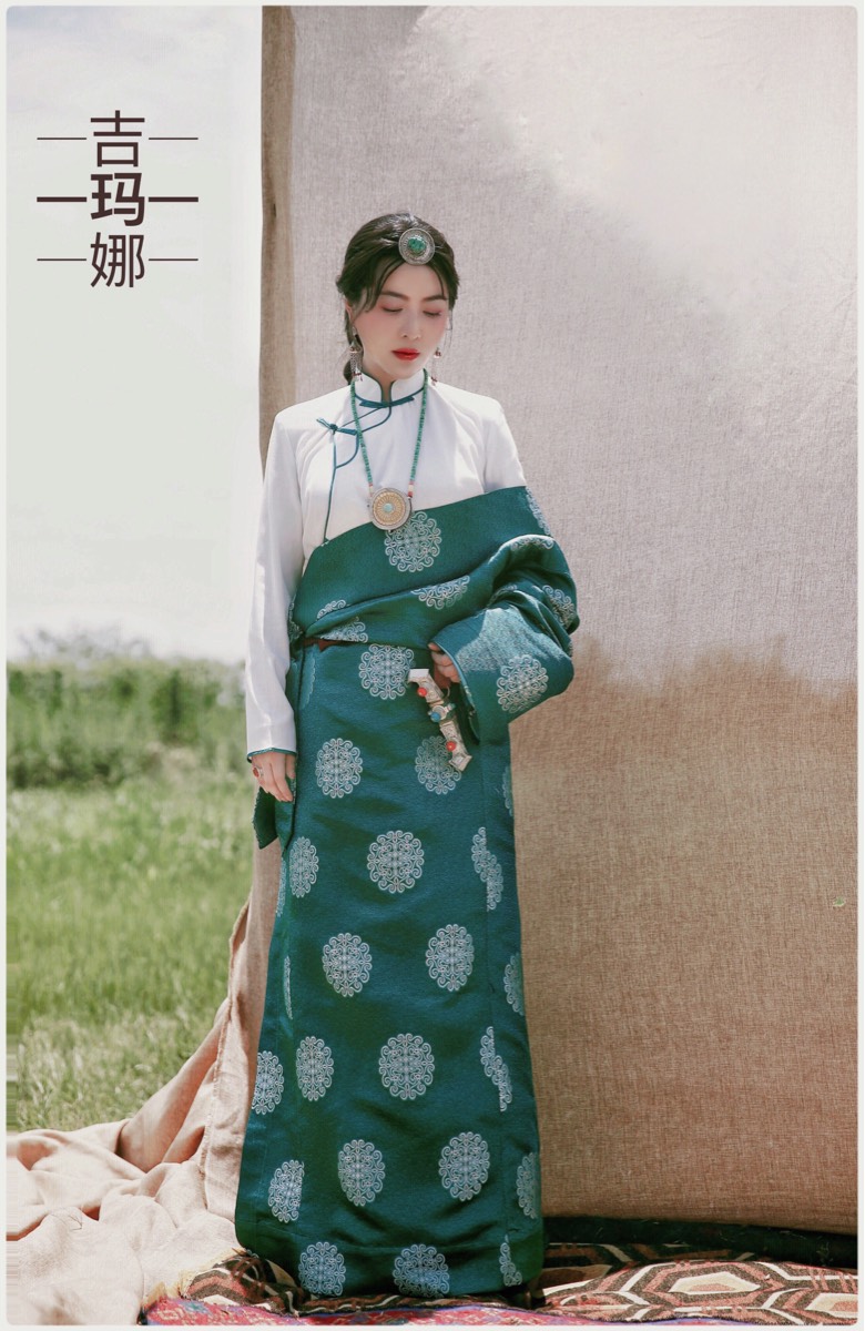 玛娜藏族民族服饰康巴安多旅拍节日女士衬衣套装民族服装