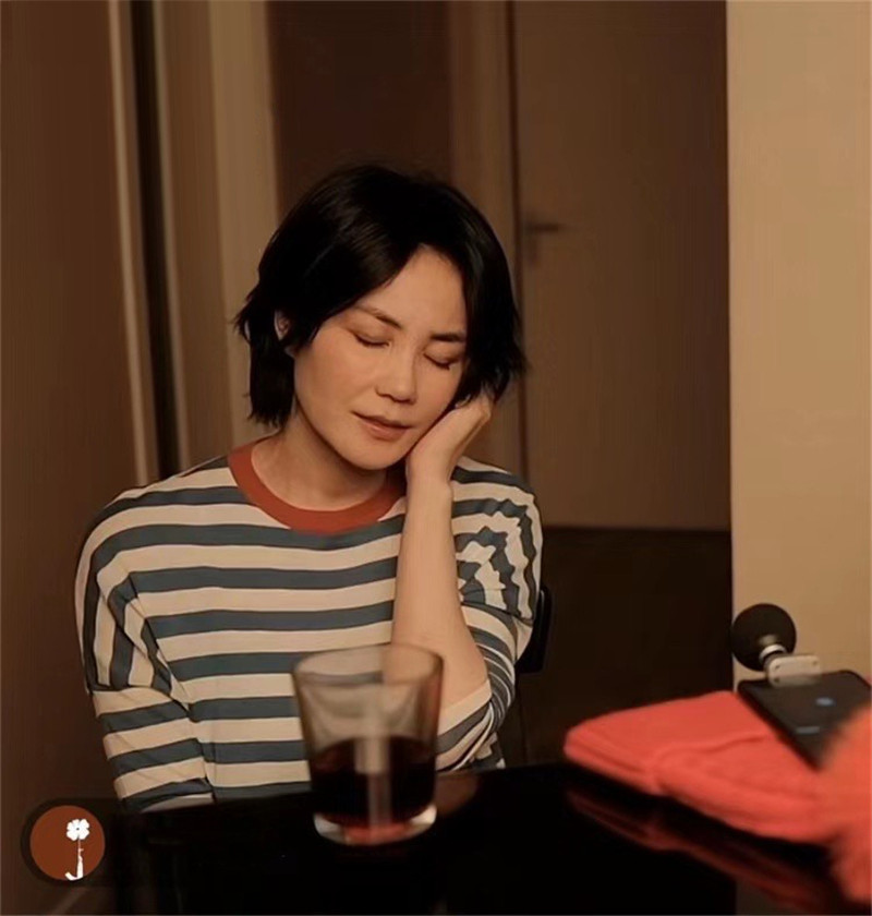 王菲松软秋季上衣针织衫羊毛糯亲同款毛针织衫