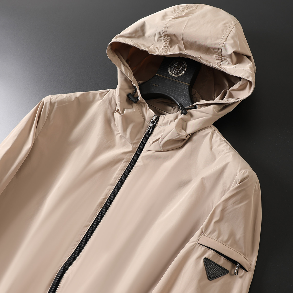 春季户外休闲防风防水聚酯纤维面料男士薄款连夹克