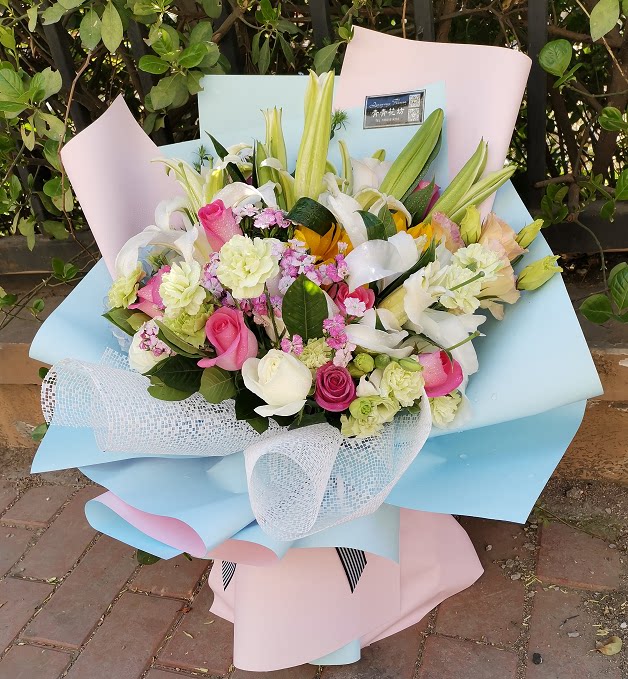 毕业季实拍鲜花速递同城青岛市南市市北李沧城黄岛花店鲜花速递同城