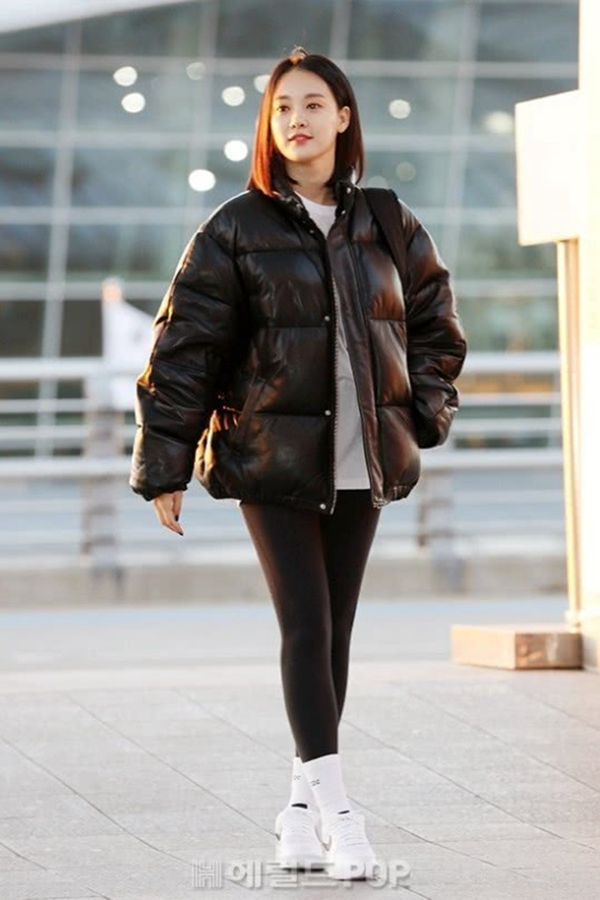 韩国明星宽松冬装小个子鸭绒白鸭绒同款新款2020短款羽绒服