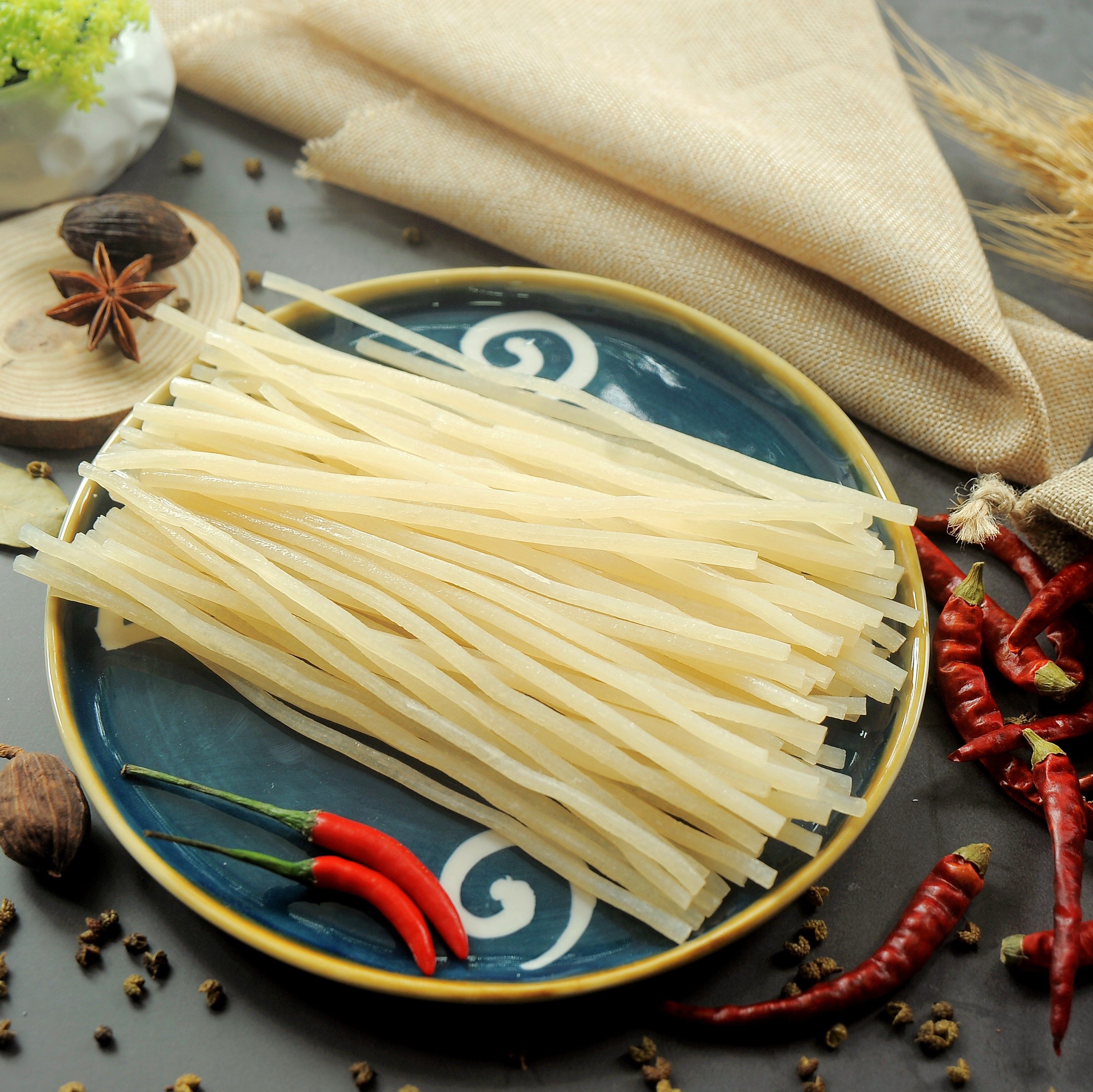 一碗重庆正宗酸辣方便速食粉红红薯粉条手工面条