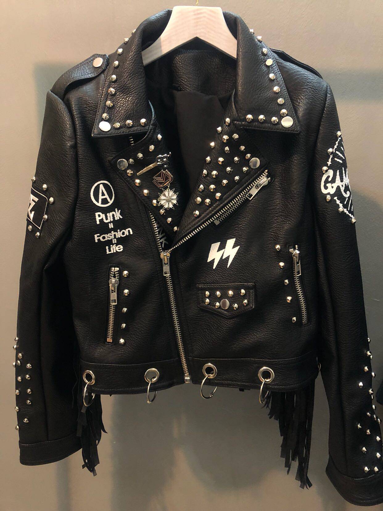 泰国图片潮牌字母涂鸦印花铆钉修身短款皮衣皮衣