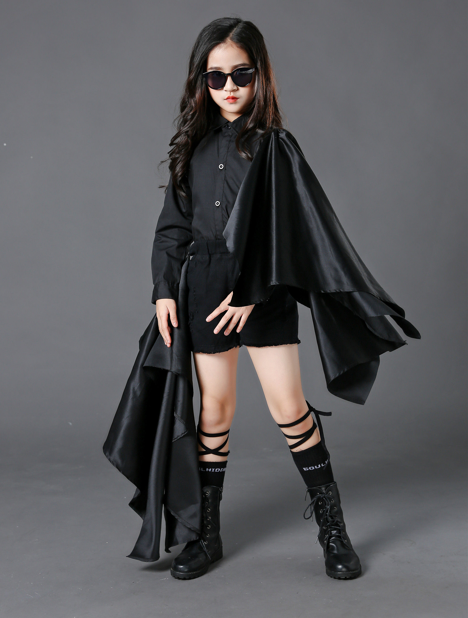 女童模特走秀礼服儿童时装车模皮衣套装朋克儿童演出服