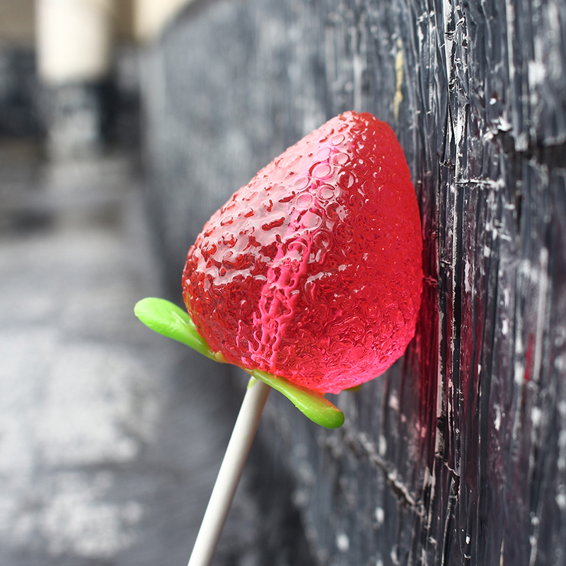 草莓棒棒糖夏日水晶糖果网红水果星空手工女生传统糖果