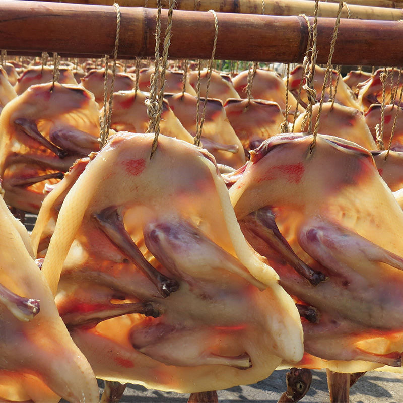 鸭子板鸭江西土特产风干日晒咸香腊鸭赣南麻鸭腌肉